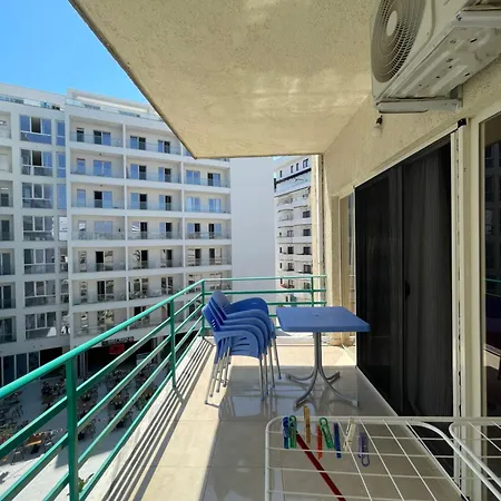 Red Apartment Golem  Exteriér fotografie